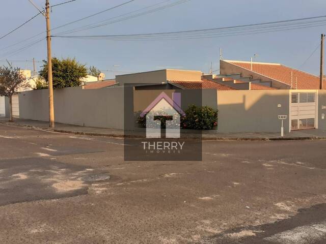 #CA0302 - Casa para Venda em Araraquara - SP
