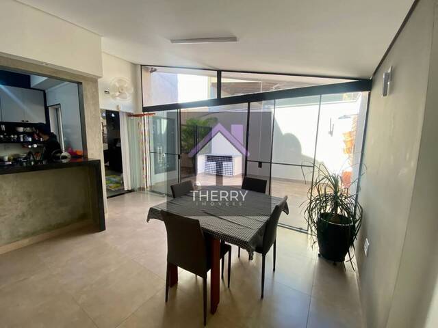 Sobrado para Venda em Araraquara - 4