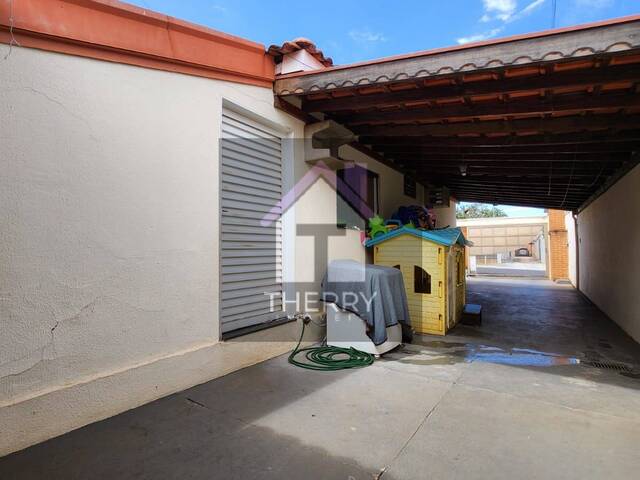 Sobrado para Venda em Matão - 4